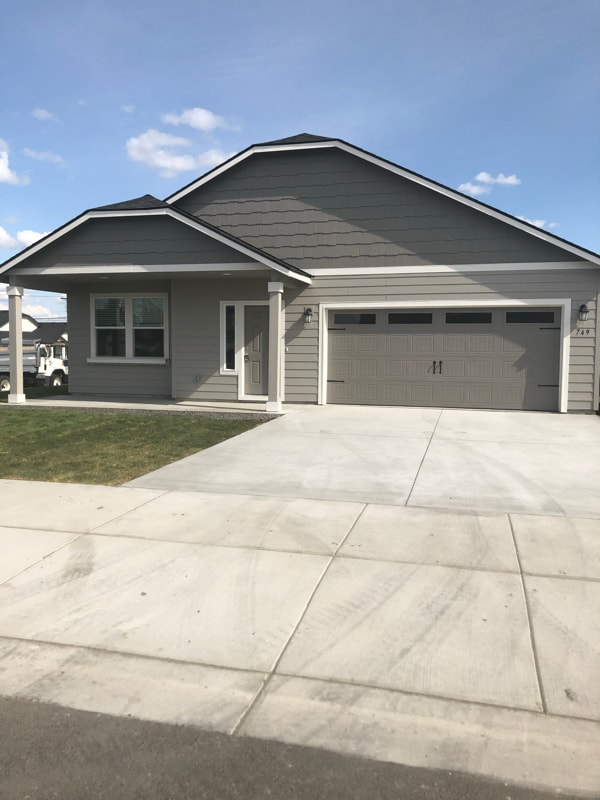 Building Photo - 749 N Doumit Dr Rental