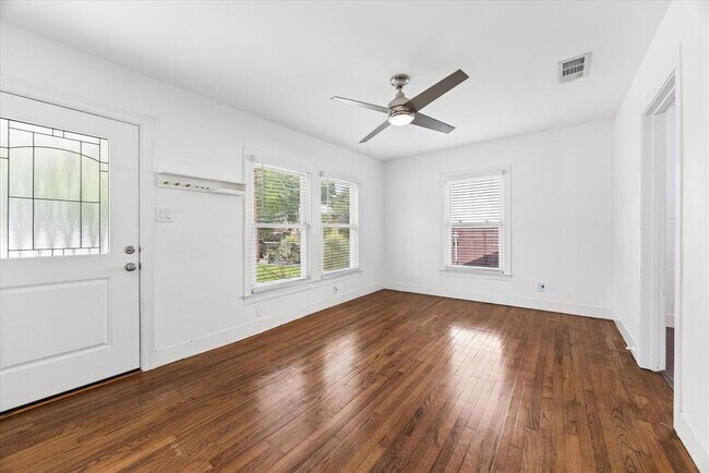 Photo - 1002 Ellingson Ln