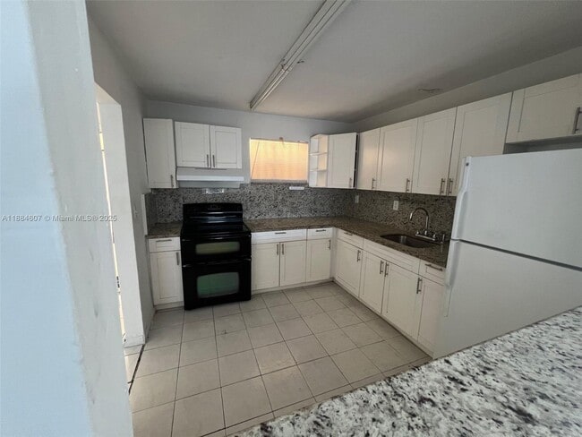 Photo - 887 W 29th St Unit 1