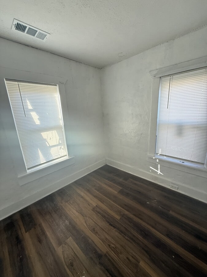 Photo - 445 Southport Rd