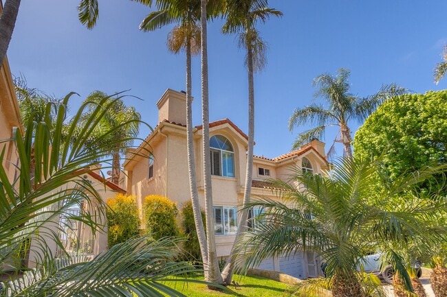 Building Photo - Modern Coastal 3 Bed/3 Bath Townhome w/ Rooftop Deck w/ Bay & Ocean Views in North Pacific Beach!
