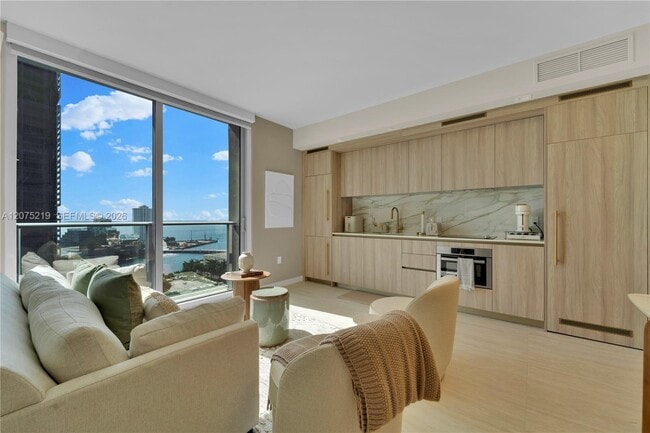 Photo - 77 SE 5th St Unidad 2115