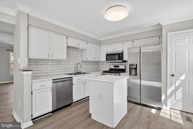 Photo - 7409 Gadsby Square