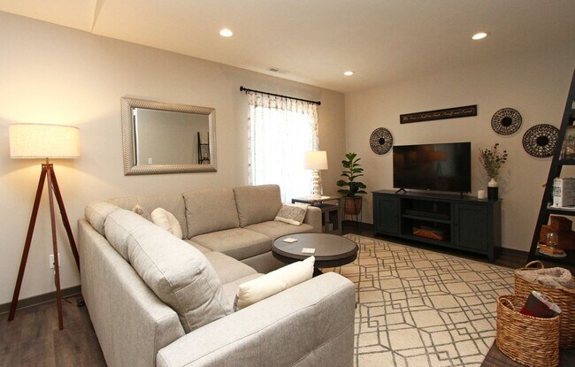 Photo - Beautiful Furnished Townhouse -Shorter Ter...