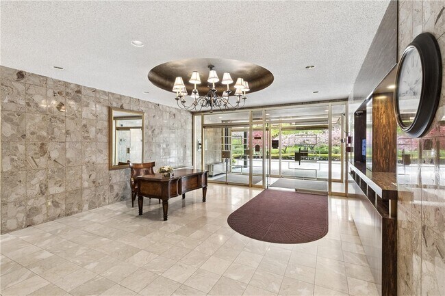 Photo - 1400 East Ave