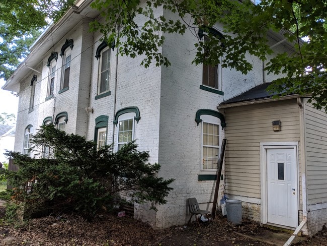 Photo - 410 Douglas St