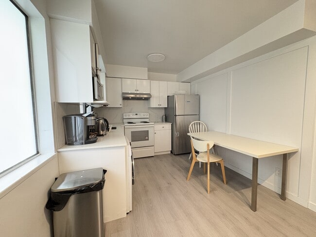 Building Photo - 4876 Earles St