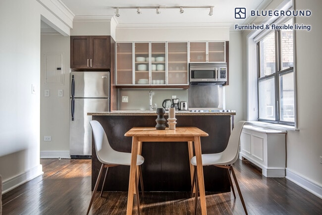 Photo - 210 W 70th St Unidad FL4-ID1242