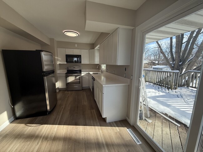 Photo - 1001 Caroline Terrace