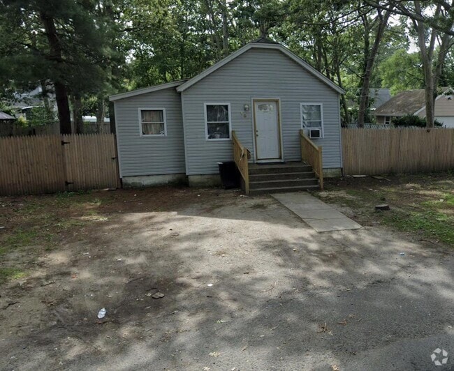 Building Photo - 184 Locust Dr Rental