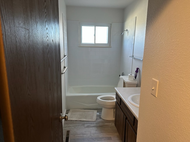 Photo - 4619 W 5th St