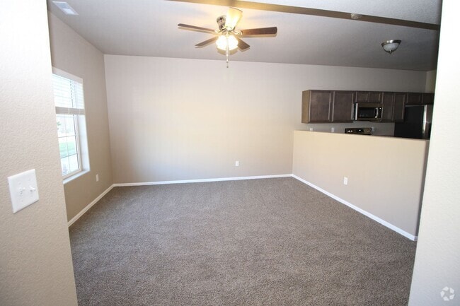 Building Photo - Brand New Townhome