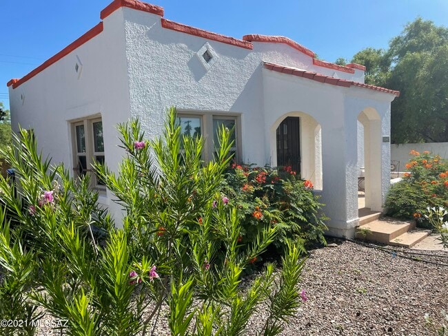 Photo - 1041 E Grant Rd