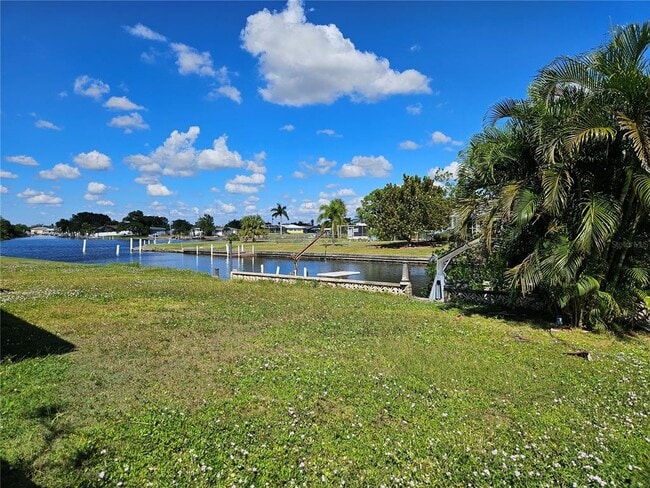 Photo - 125 Poinsettia Cir NE