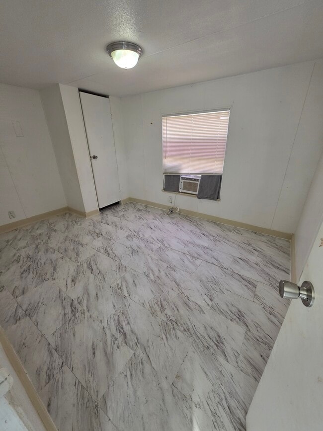 Photo - 675 Tallow St