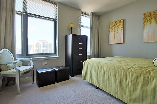 Photo - 566 W Kinzie St