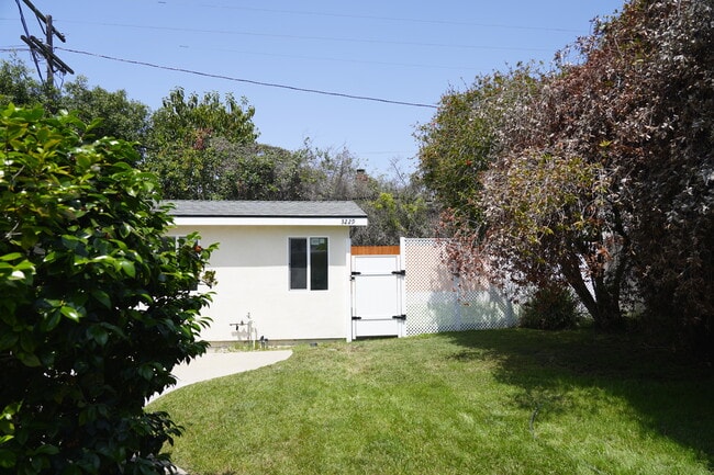 3227 Castle Heights Ave Unidad ADU