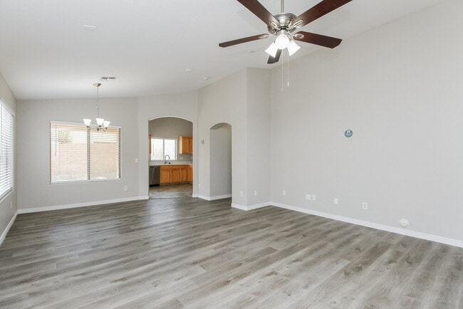 Photo - 475 W Holstein Trail