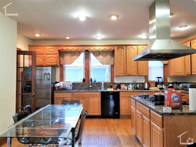 Building Photo - Huge 5 bed 3 bath unit located in Coolidge... Rental