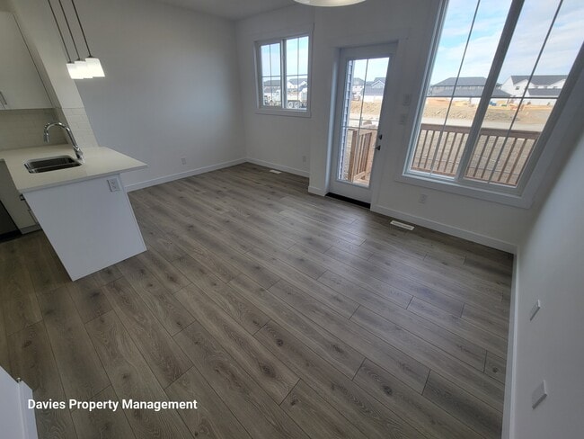 Photo - 7110 Keswick Dr SW