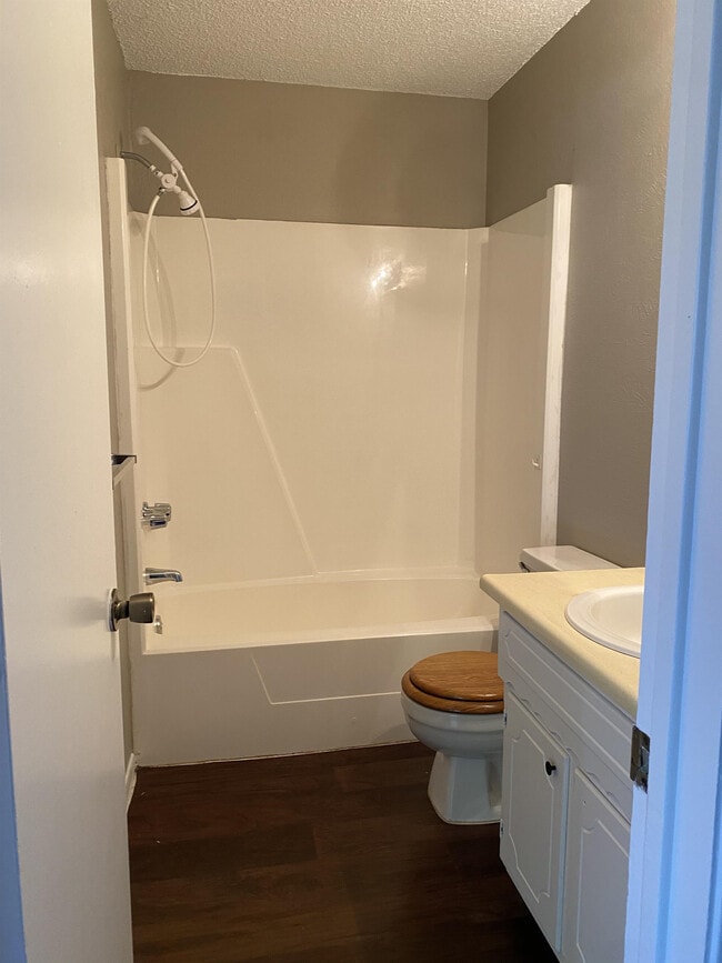 Photo - 136 Meador Ln