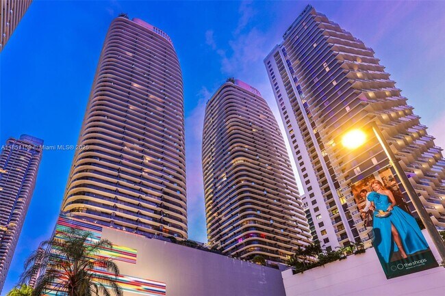 Photo - 55 SW 9th St Unidad 3906