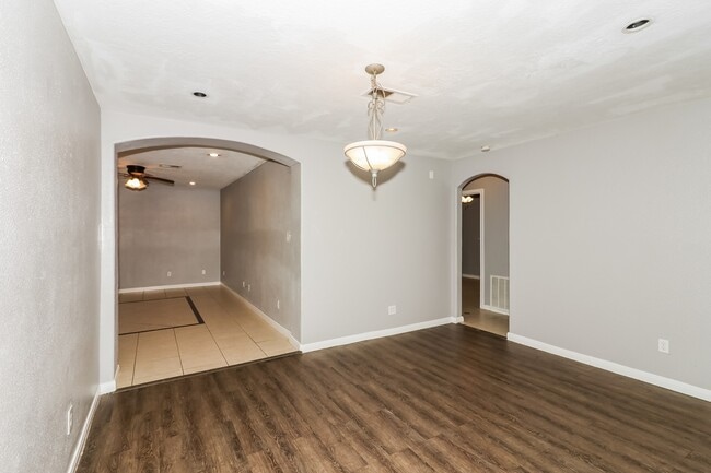 Photo - 1303 W Phillips St