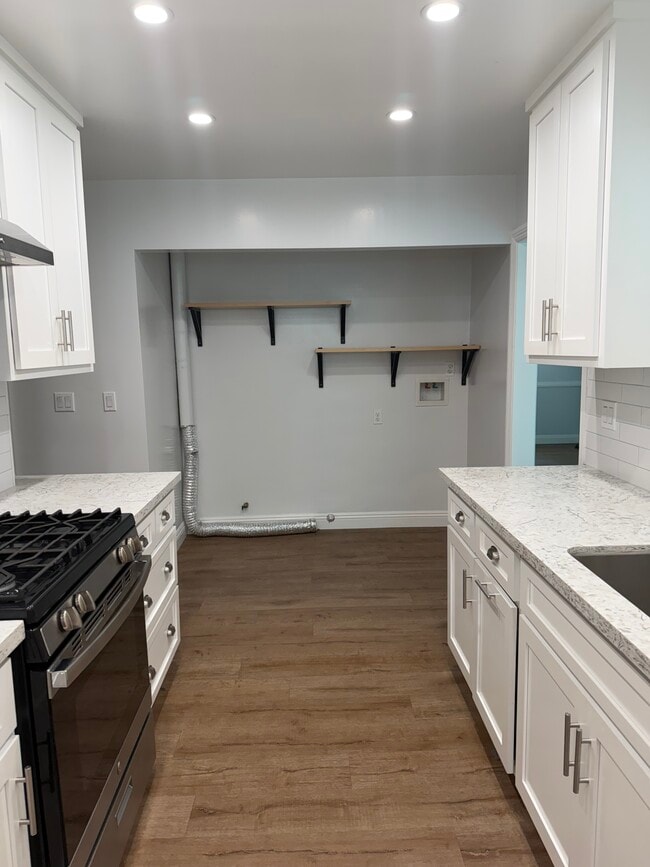 Laundry area - 140 N Alta Vista Ave Unit 140