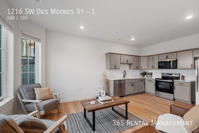 Photo - 1216 SW Des Moines St Unit 1