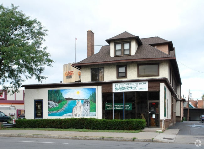 Photo - 215 Alexander St