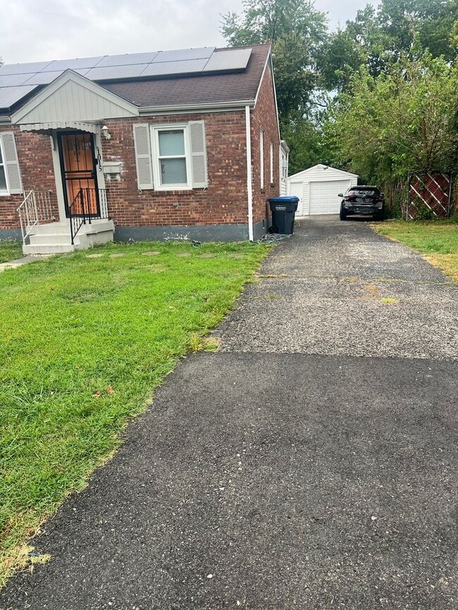 1015 W Indian Trail