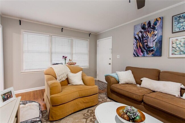 Photo - 1138 Arlington Pkwy NE