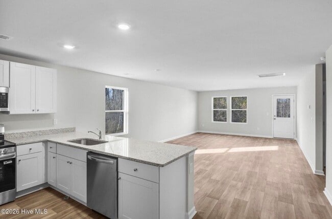 Photo - 6393 Swainson St SW