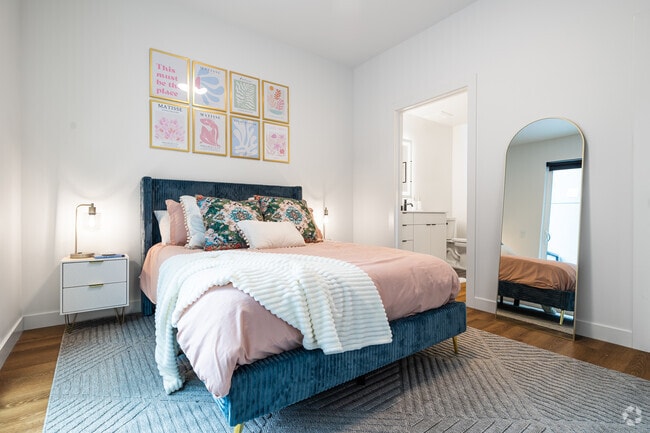 2BR, 2.5BA - 1.325SF - 1st Bedroom