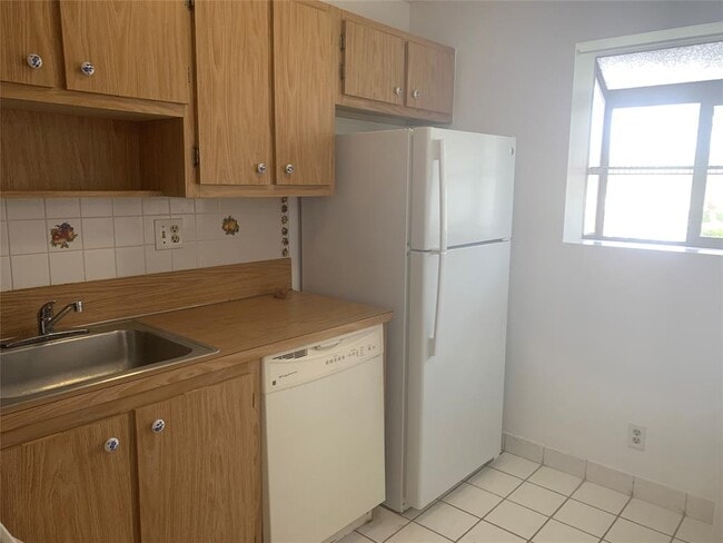 Photo - 511 Gardens Dr Unit 204