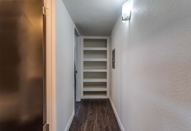 Building Photo - 39955 Estates Rd Unit 11