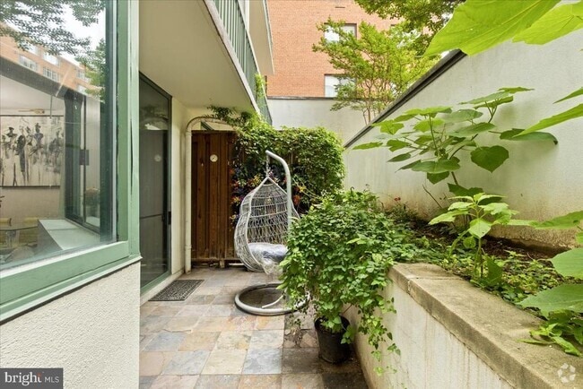 Building Photo - 955 26th St NW Unit 106 Rental
