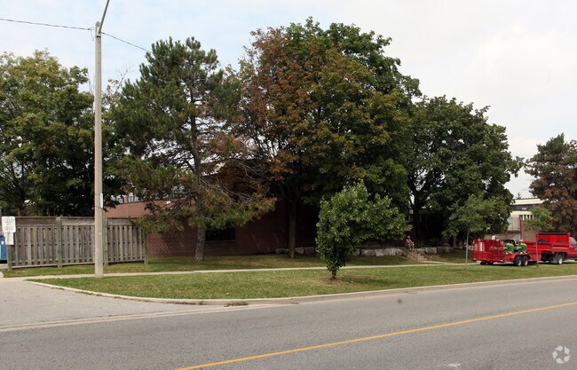 Photo - 10 Bergamot Ave