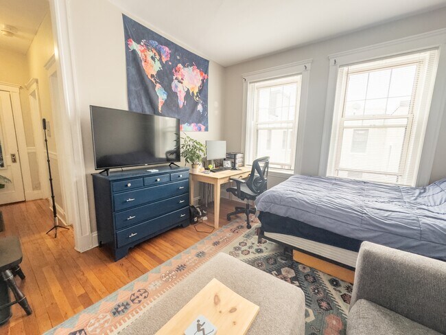 Photo - 1572 Commonwealth Avenue