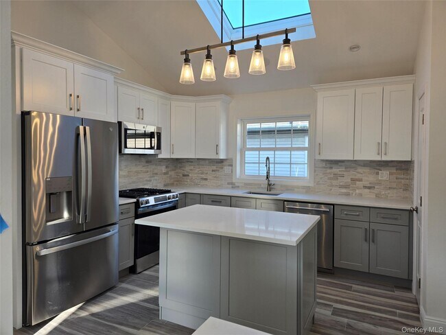 Photo - 451 E Pine St Unit upper