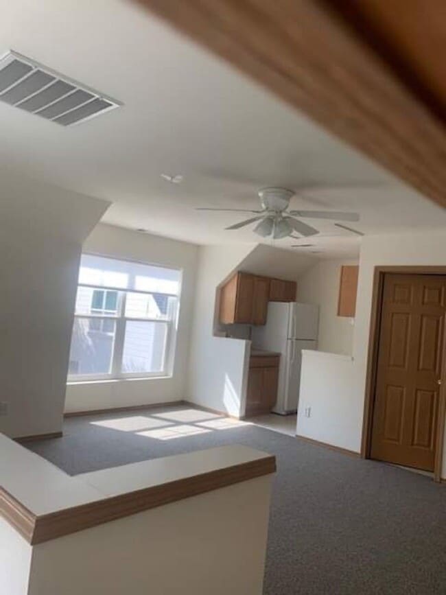 Building Photo - 1557 Shepherds Ln Unit 2