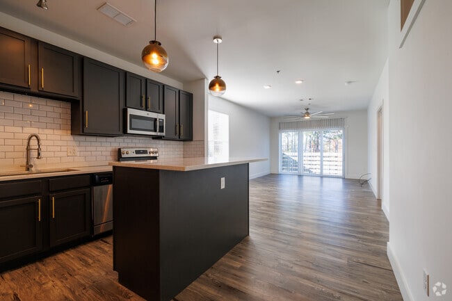 2BR, 2BA - 1.016SF - Marsh Landing