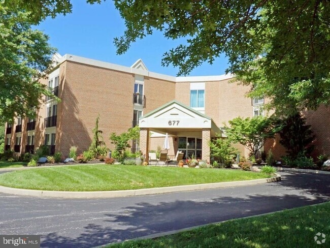 Building Photo - 677 Elm St Unit 108 Rental