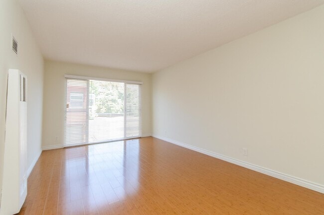 1041 20th St Unit J