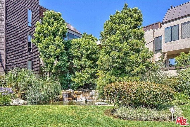 Photo - 950 Kings Rd Unidad 143