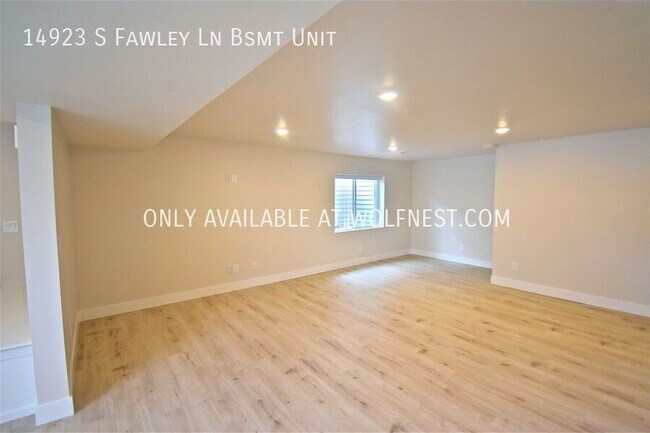 Photo - Amazing 2 Bed Herriman BSMT Unit! No Depos...