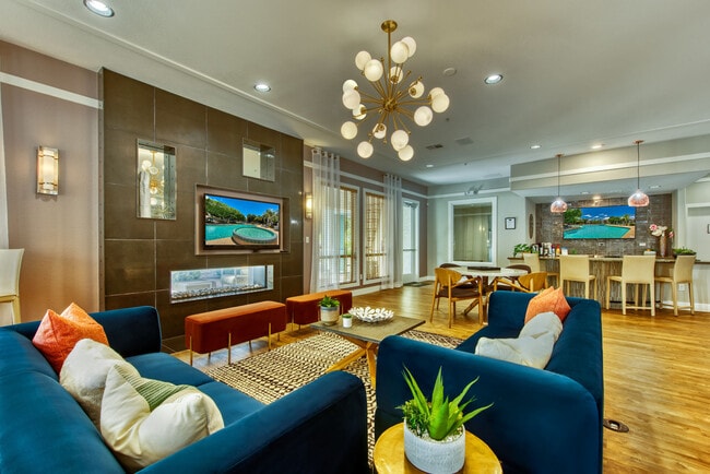 Photo - Galleria Palms