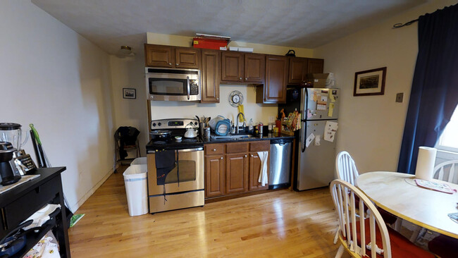 Building Photo - 218 Holland St Unit 3A Rental