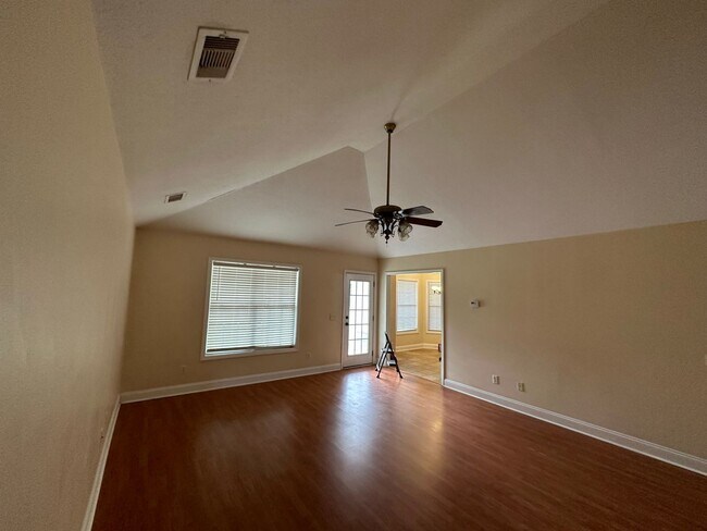 Photo - 789 Spence Dr