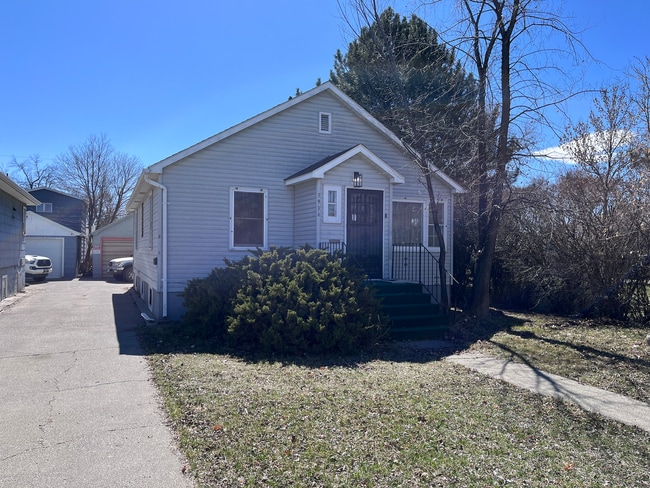 Building Photo - Charming Remodeled Home